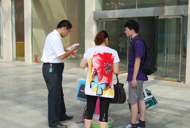 洛陽東方外國語學(xué)校2012初中部新生報到