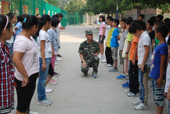 洛陽東外2012初中部新生軍訓(xùn)