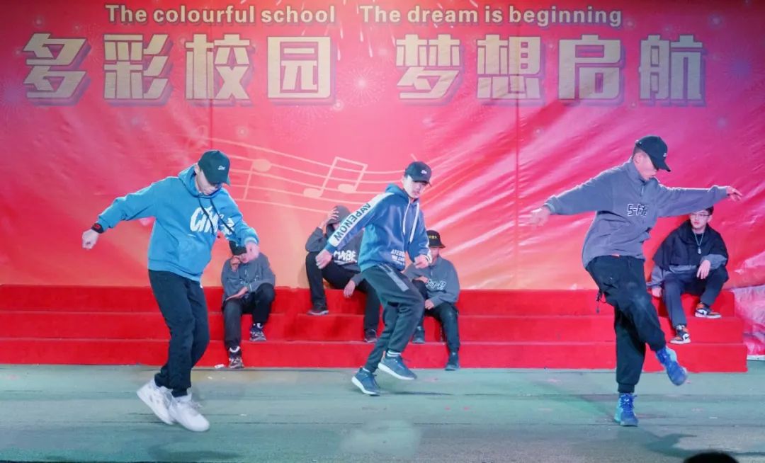 「心有家國(guó)，情系東外 」洛陽(yáng)東外元旦文藝匯演圓滿(mǎn)落幕