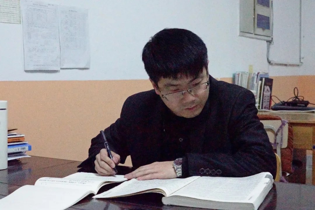 洛陽東外高中教師的十二時(shí)辰