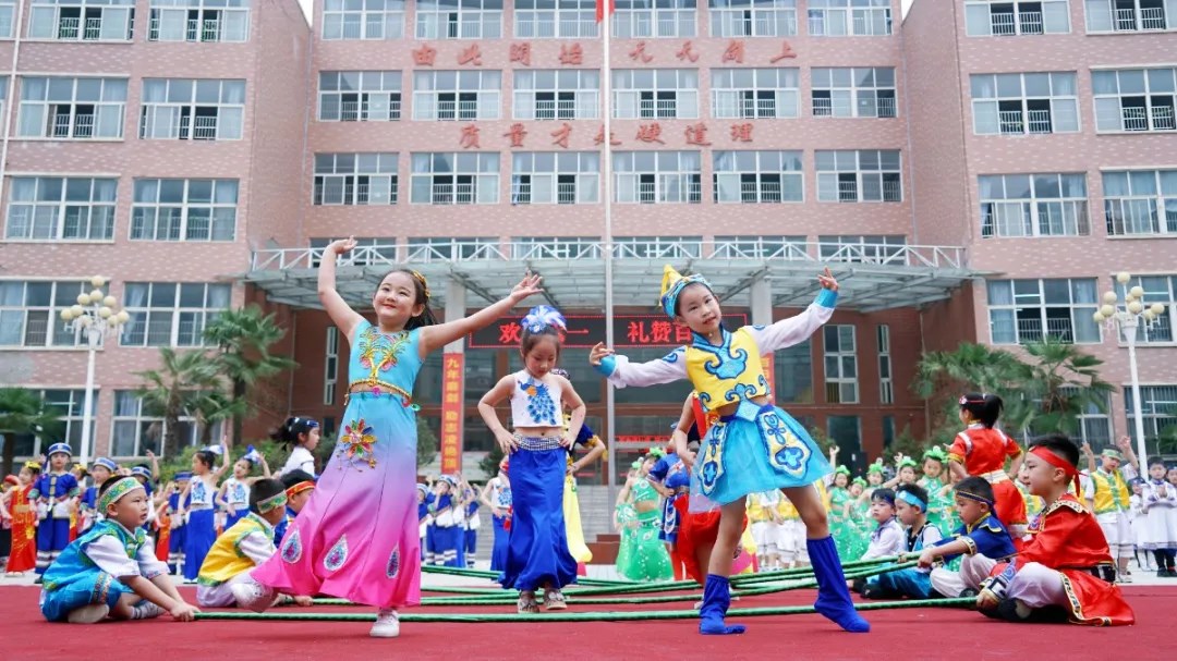 洛陽東方外國語幼兒園獻(xiàn)禮建黨一百年暨六一民族大聯(lián)歡活動(dòng)