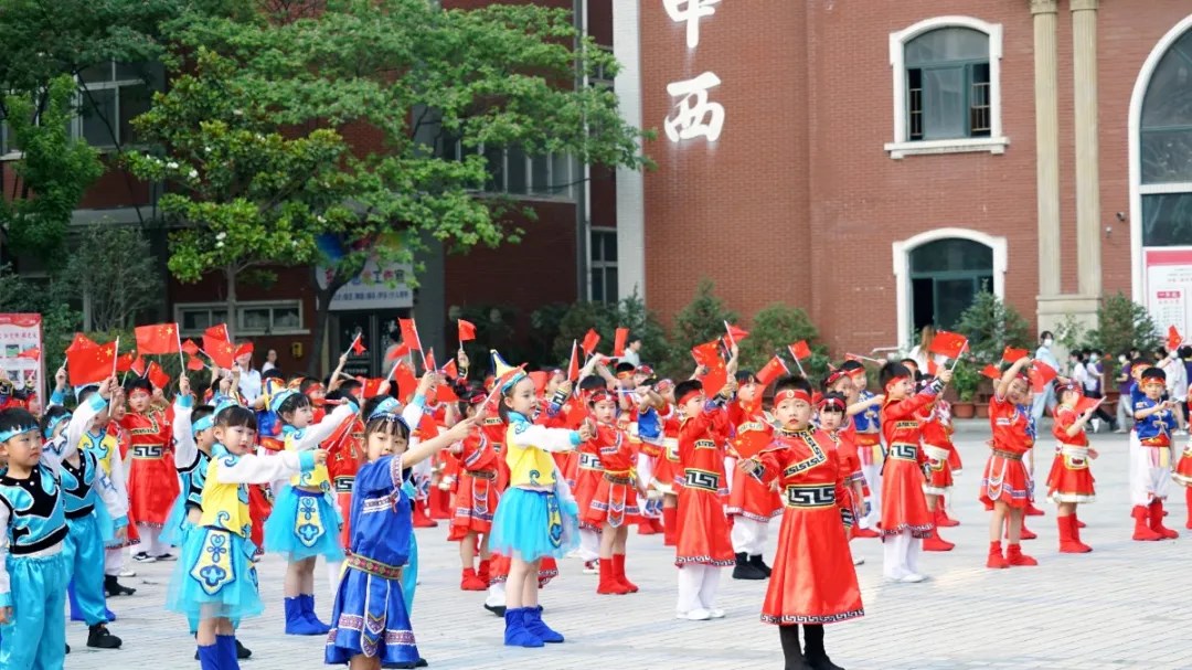 洛陽東方外國語幼兒園獻(xiàn)禮建黨一百年暨六一民族大聯(lián)歡活動(dòng)