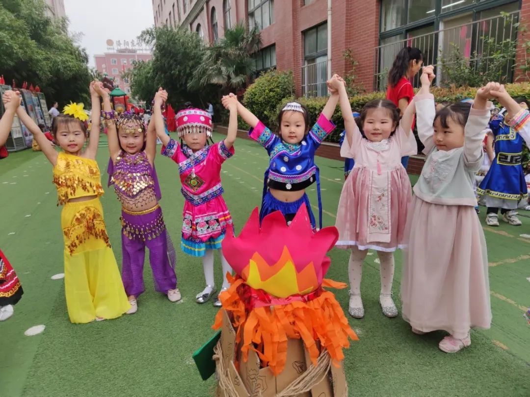 洛陽東方外國語幼兒園獻(xiàn)禮建黨一百年暨六一民族大聯(lián)歡活動(dòng)