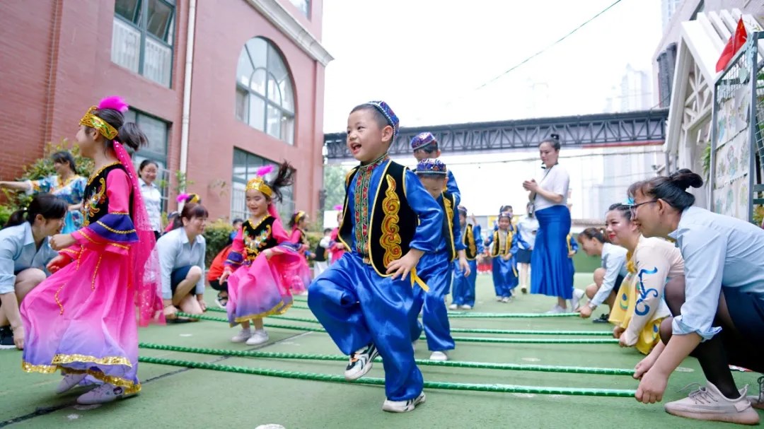 洛陽東方外國語幼兒園獻(xiàn)禮建黨一百年暨六一民族大聯(lián)歡活動(dòng)