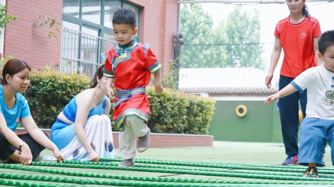 洛陽東方外國語幼兒園獻(xiàn)禮建黨一百年暨六一民族大聯(lián)歡活動(dòng)