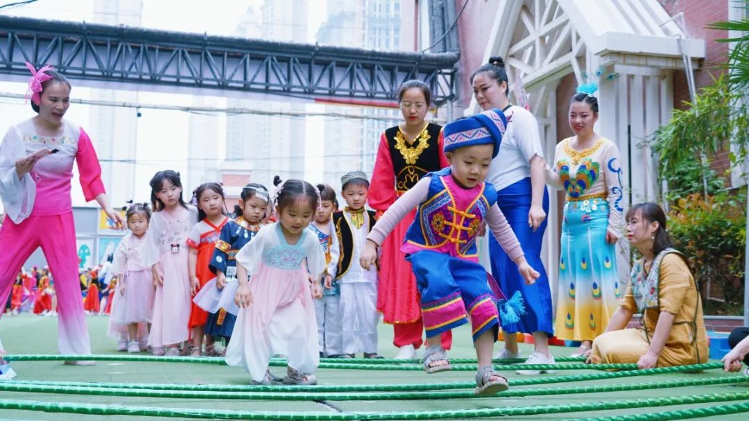 洛陽東方外國語幼兒園獻(xiàn)禮建黨一百年暨六一民族大聯(lián)歡活動(dòng)