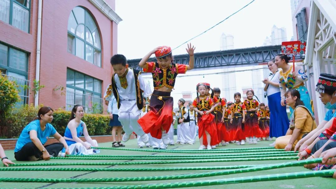 洛陽東方外國語幼兒園獻(xiàn)禮建黨一百年暨六一民族大聯(lián)歡活動(dòng)