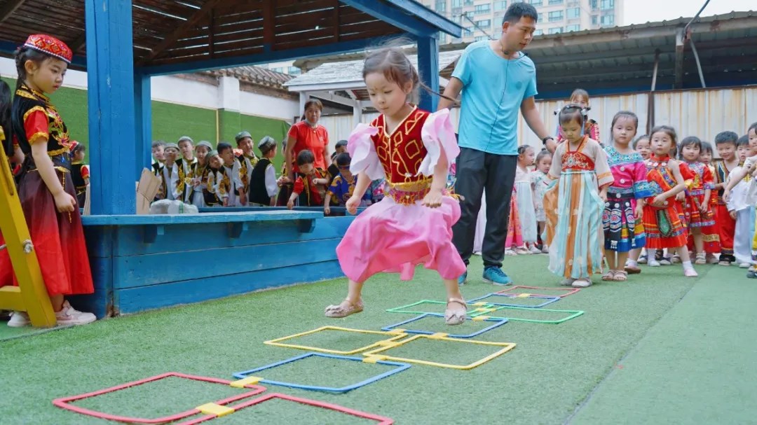 洛陽東方外國語幼兒園獻(xiàn)禮建黨一百年暨六一民族大聯(lián)歡活動(dòng)