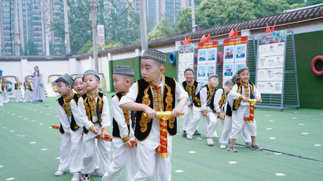 洛陽東方外國語幼兒園獻(xiàn)禮建黨一百年暨六一民族大聯(lián)歡活動(dòng)