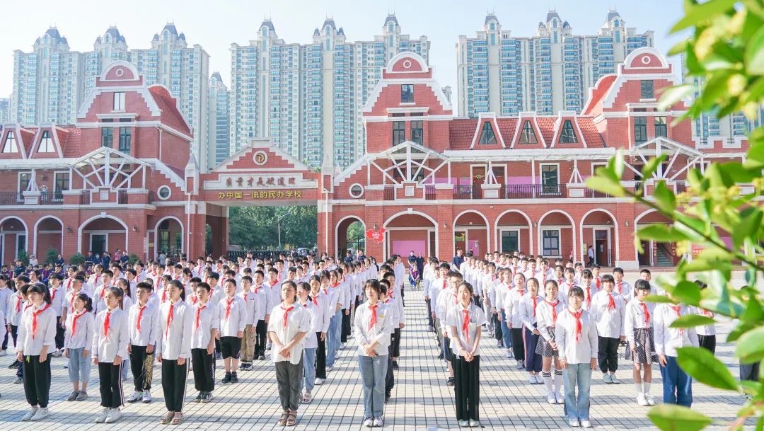 青春不散場，追夢再出發(fā)——洛陽東外2022屆小學(xué)生畢業(yè)典禮