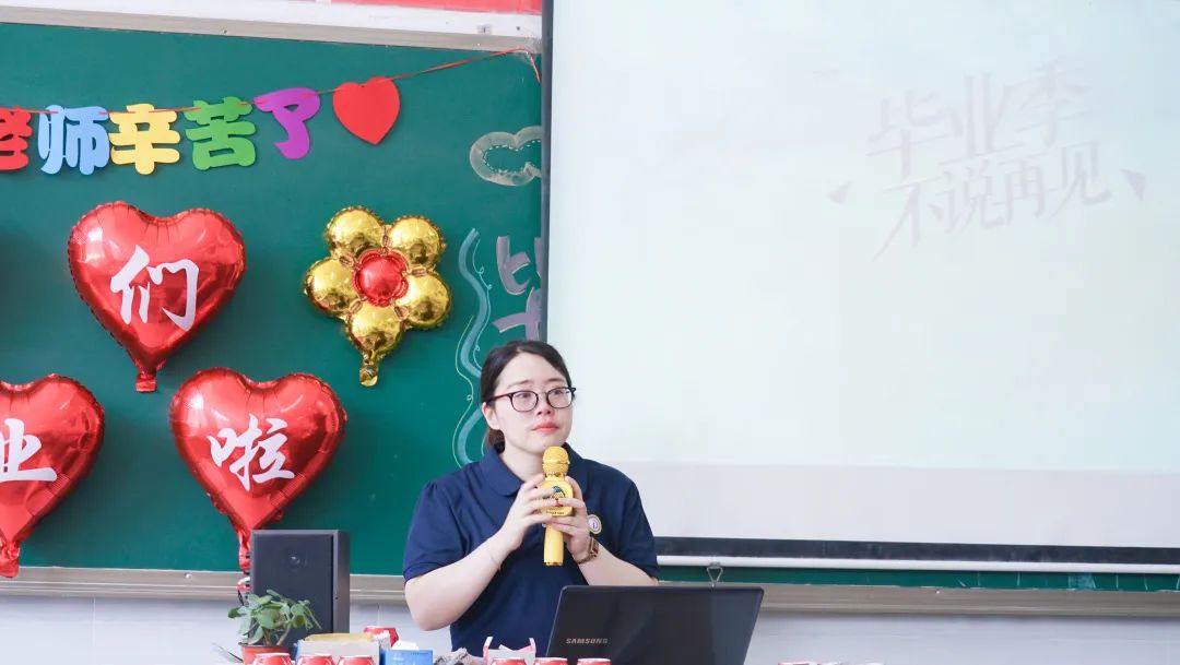 青春不散場，追夢再出發(fā)——洛陽東外2022屆小學(xué)生畢業(yè)典禮